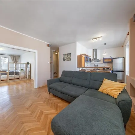 Quiet And Cozy In Old Town - Free Parking Apartment *