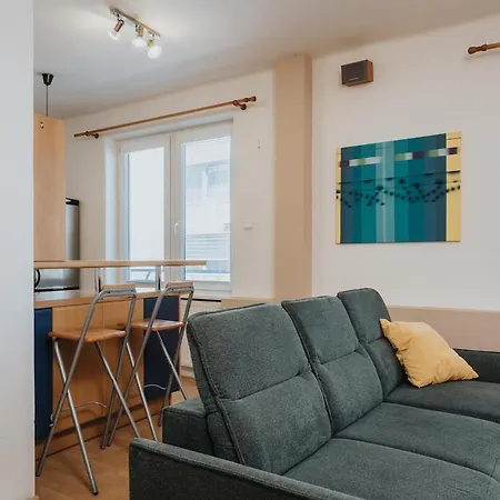 Апартаменты Quiet And Cozy In Old Town - Free Parking