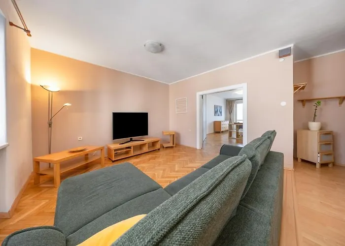 Апартаменты Quiet And Cozy In Old Town - Free Parking